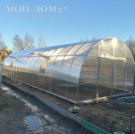 Теплица Фермерская 4,2х10 метров с поликарбонатом | Мой-Дом27 | Каркас изготовлен из оцинкованной замкнутой трубы 30*20 мм.<br>
 <b>Ширина - 4,2 метра</b>. Высота - 2,75 метра. Длина - 10 метров<br>
 Выдерживаемая снеговая нагрузка - 150 кг/м2. Выдерживаемая ветровая нагрузка - до 27 м/с.<br>
 <b>Расстояние между дугами 0,65 метра. Толщина металла дуги 1,2 мм. С каждого торца по две двери и форточки в дверях</b><br>
 <b>
Стрингеров (горизонтальных соединений дуг) – 9 шт. </b>